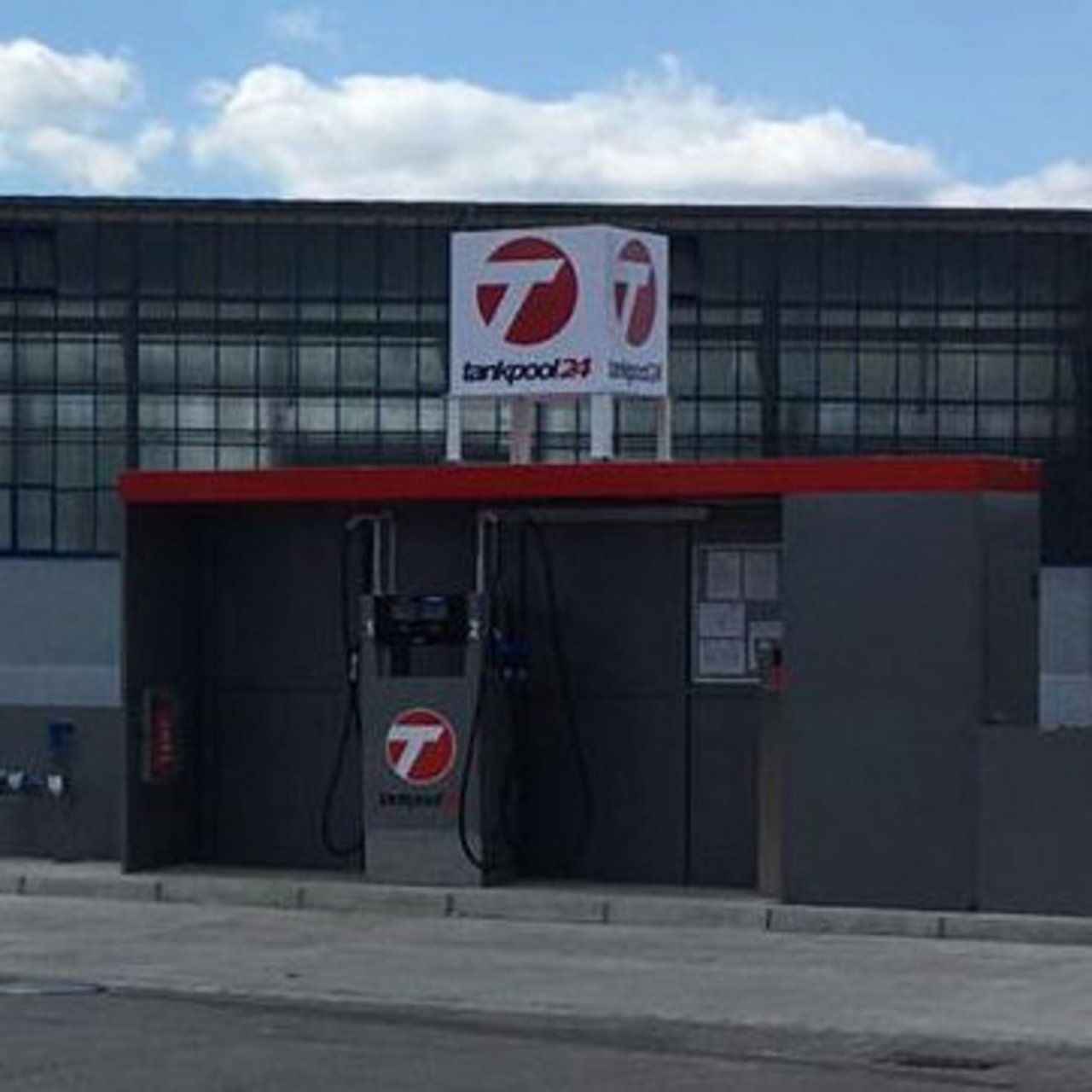 Tankstelle_Zeitz.jpg